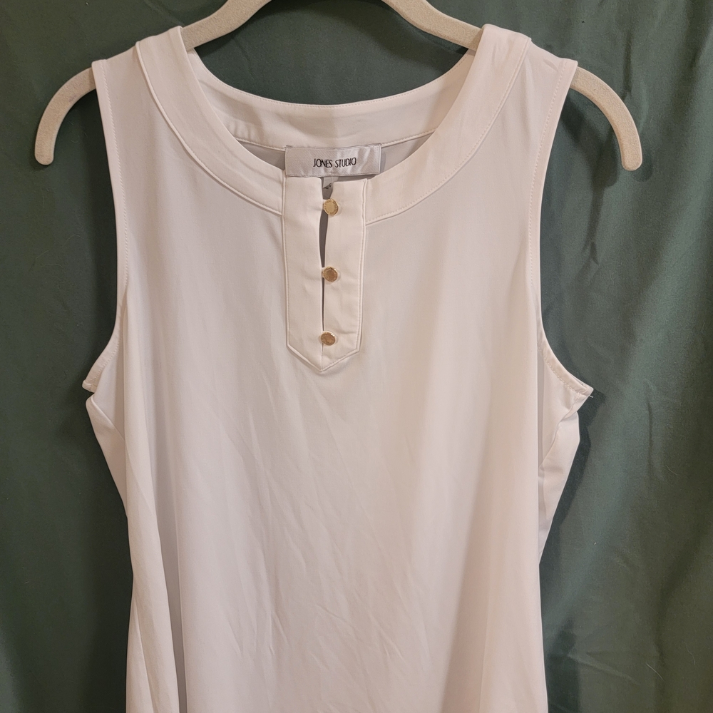 Jones Studio Women's White Buttoned Tank Top